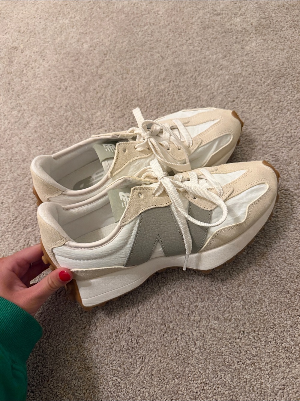 BRAND NEW New Balance 327 sneakers in a cream and beige colorway - Picture 4 of 5